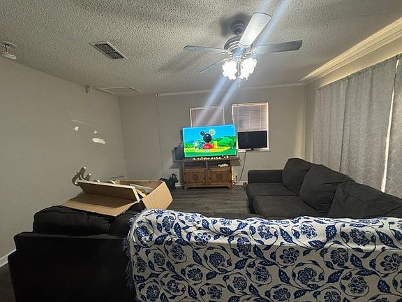 3rd image of 512 Sally Ln