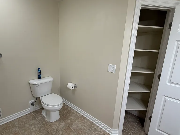 2122 Clinton St — Photo 31