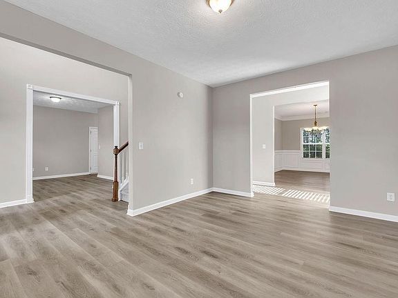 5th image of 142 Nobility Ln