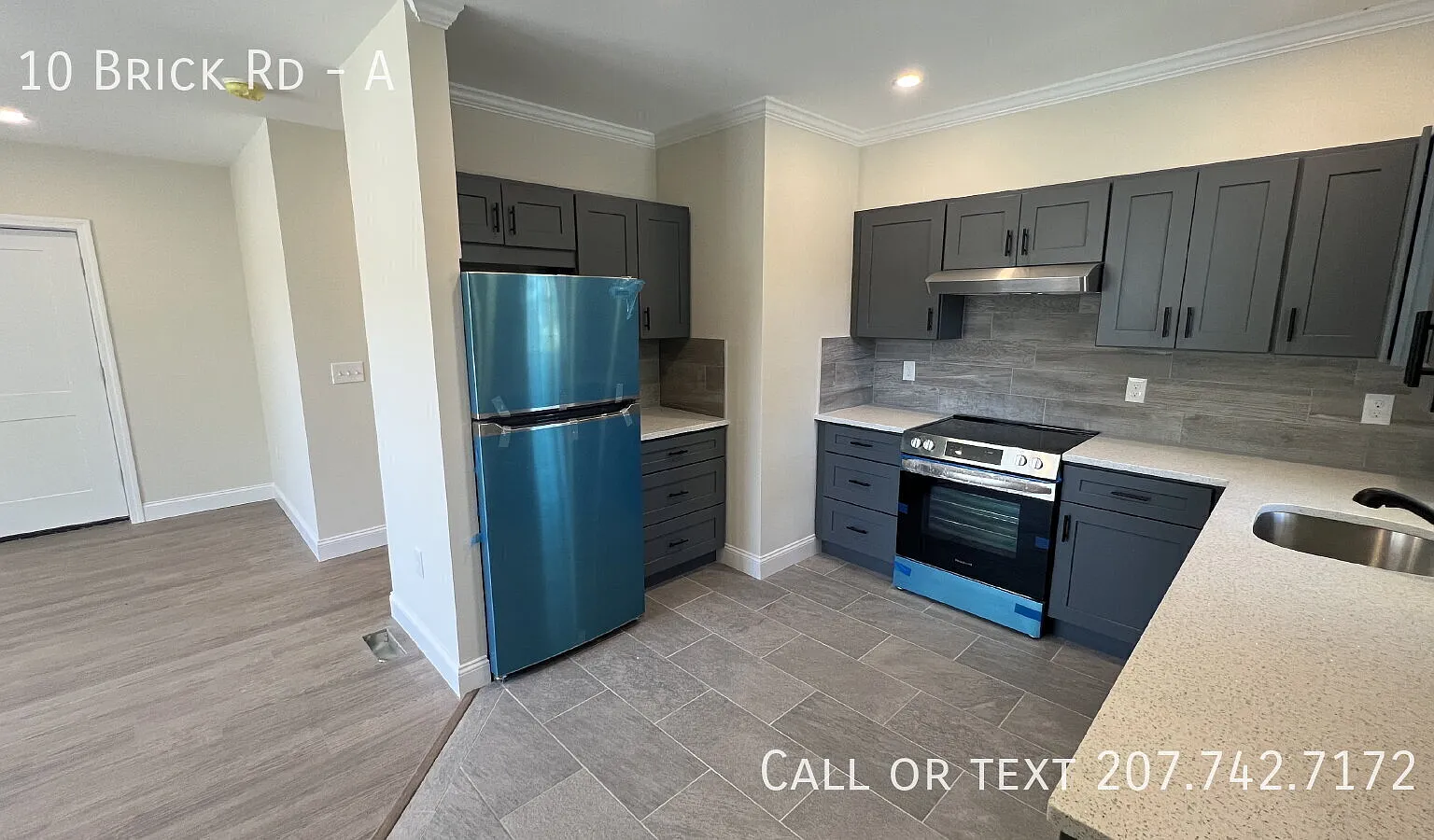 1st Floor2 Bedroom Duplex, Small Porch In Unit AC and Laundry — Photo 1