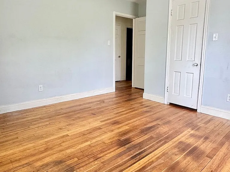 421 S Van Buren St — Photo 13