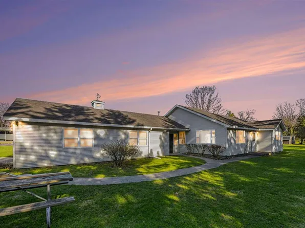 107 Stover Rd, Charlevoix, MI 49720