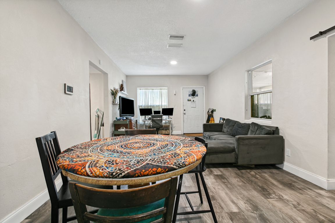 950 Ashton St (16)
