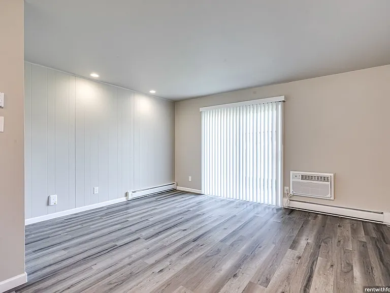 3610 W Spencer St — Photo 3