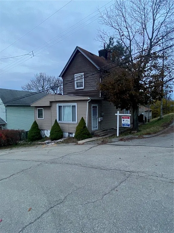 211 Carson St photo 1