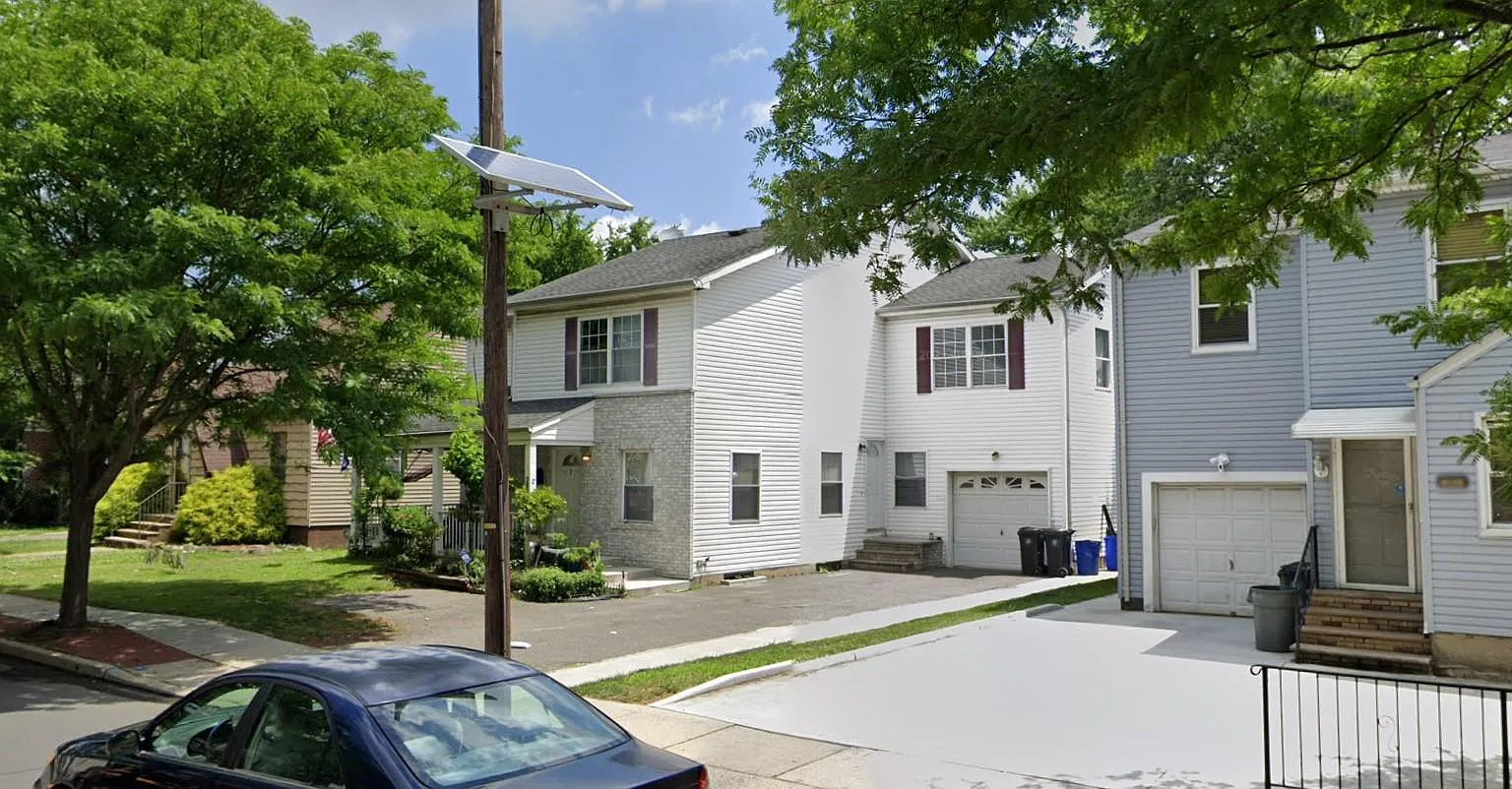 4 bed, $3,596 — Photo 1