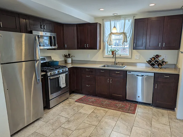 4601 Beach Ct — Photo 4