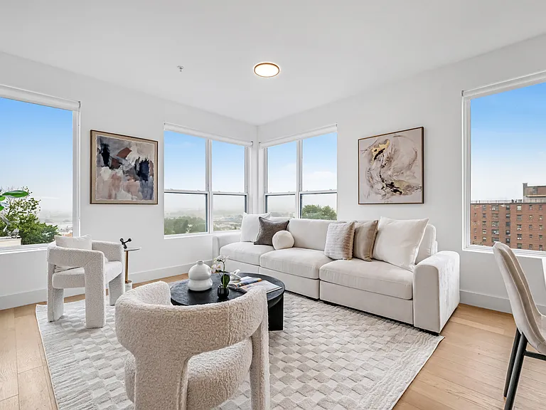 651 38th St #Penthouse 10 — Photo 11