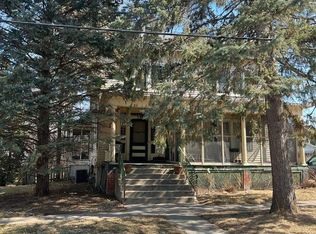 23 N Grove Ave, Freeport, IL 61032