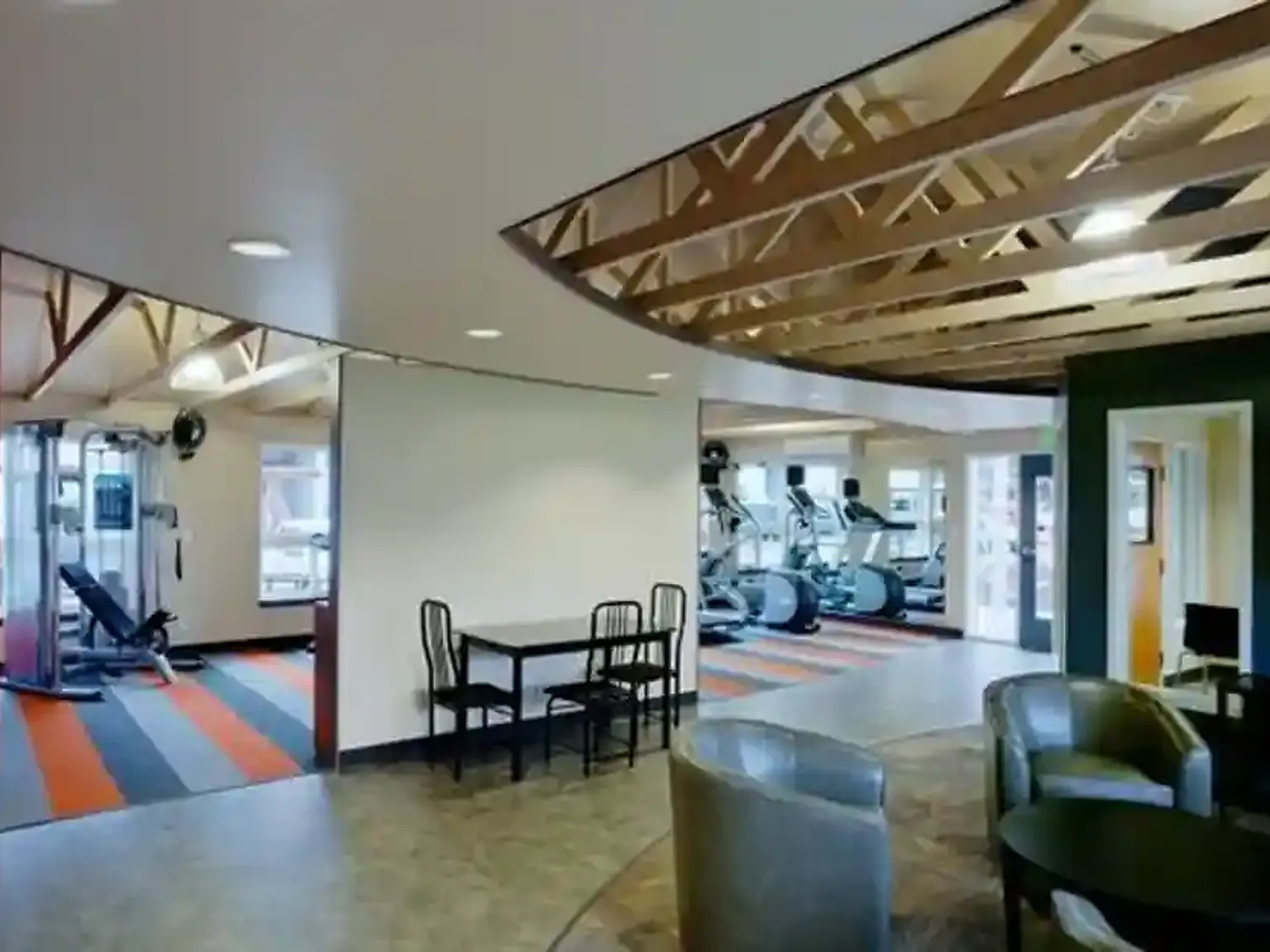 Latitude 44 Apartments — Photo 4