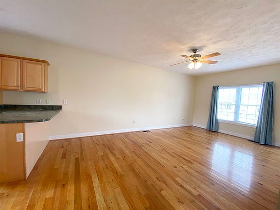 4th image of 16 Brown Stone Dr