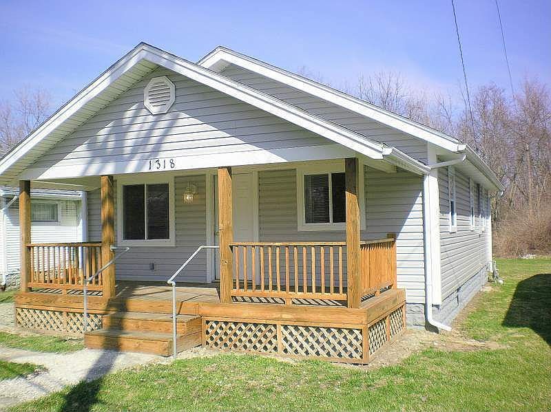 1st image of 1318 E Centennial Ave