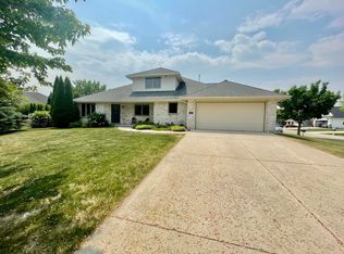1069 Coronado Ct, Hobart, WI 54155