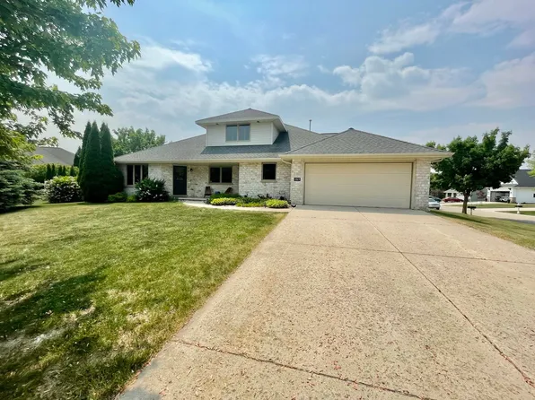 1069 Coronado Ct, Hobart, WI 54155