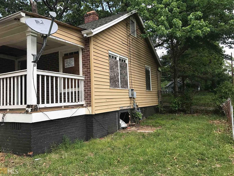 2nd image of 2876 Randall St #1
