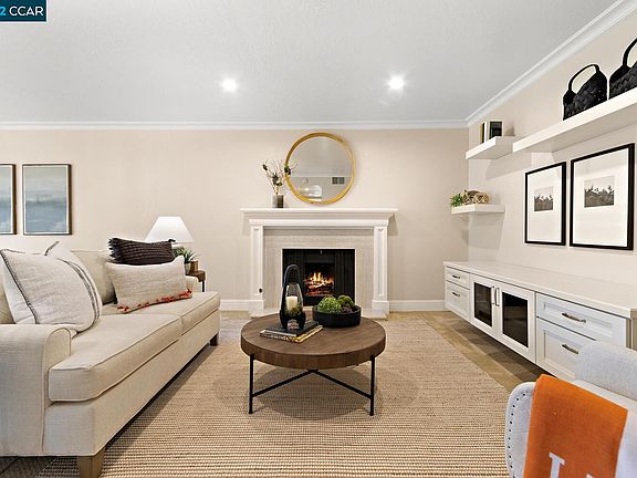 5th image of 1695 Ptarmigan Dr APT 1B