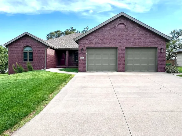 2257 Westwood Dr, Crete, NE 68333