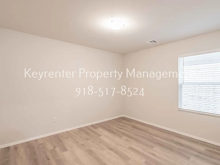 12461 S Lakewood Ave — Photo 12