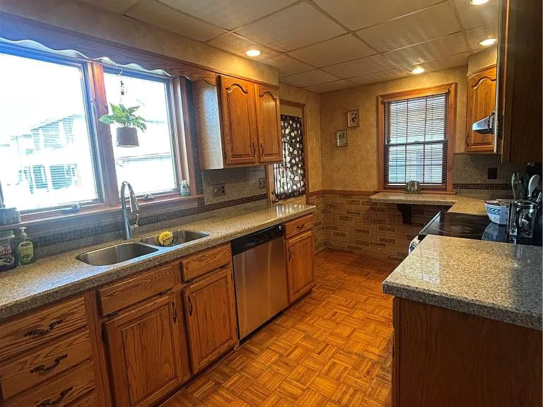 1119 Maple St — Photo 5