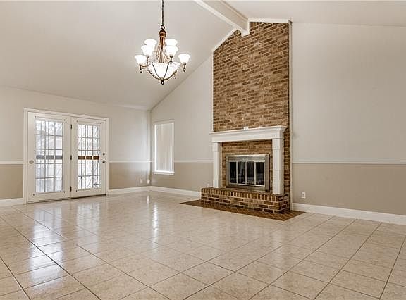 4th image of 3502 Santa Monica Dr