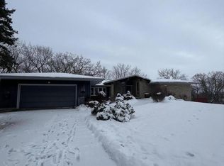 1 Sandy Oak Dr, Viroqua, WI 54665