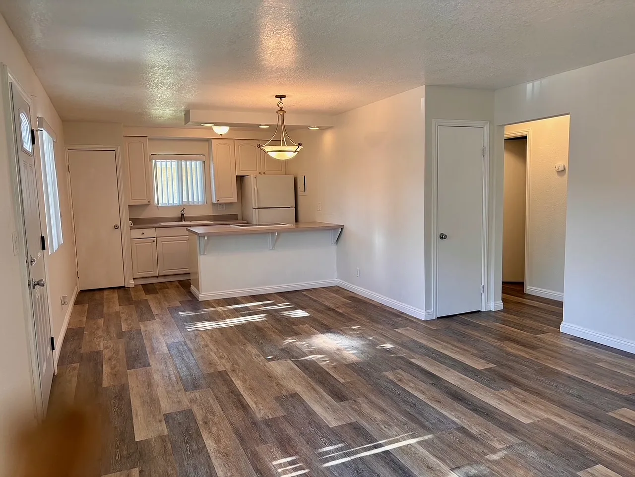 2 bed, 806 sqft, $2,495 — Photo 2