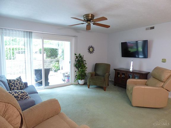 3rd image of 5986 Meadow Creek Dr APT 3