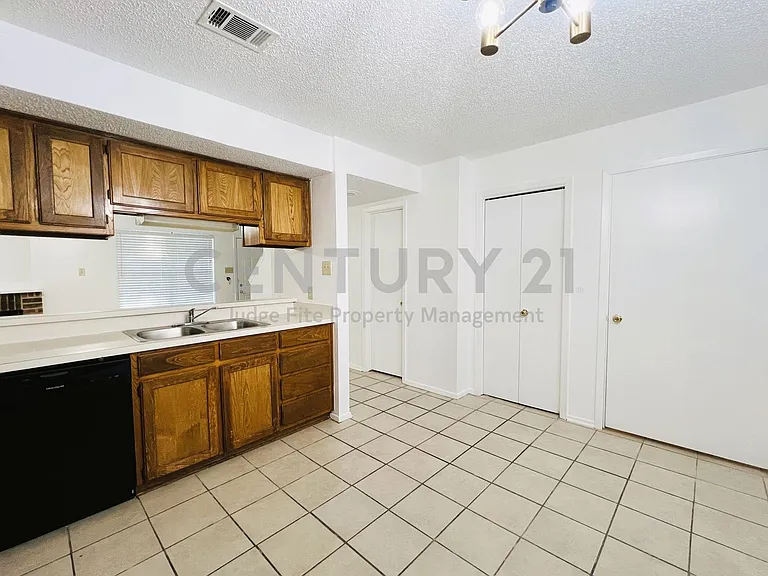 929 W Hickory St #A-5 — Photo 12