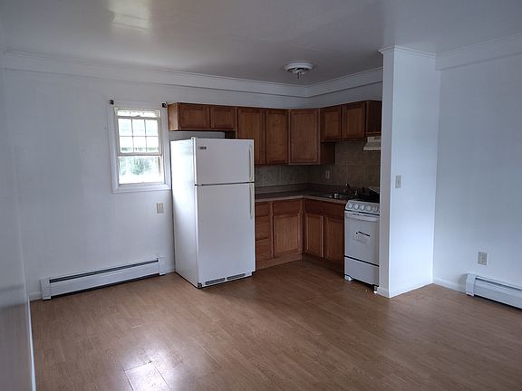 2nd image of 220 Broad St APT C