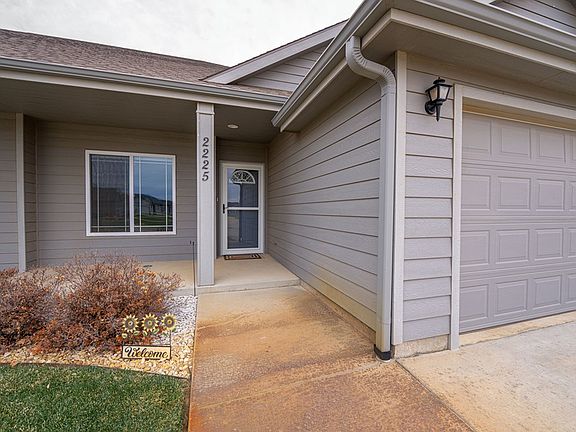 2nd image of 2225 Saddlebrook Dr