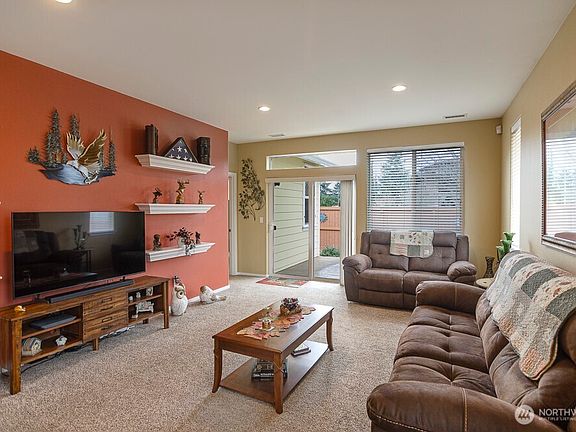 3rd image of 4201 Bainbridge Court NE