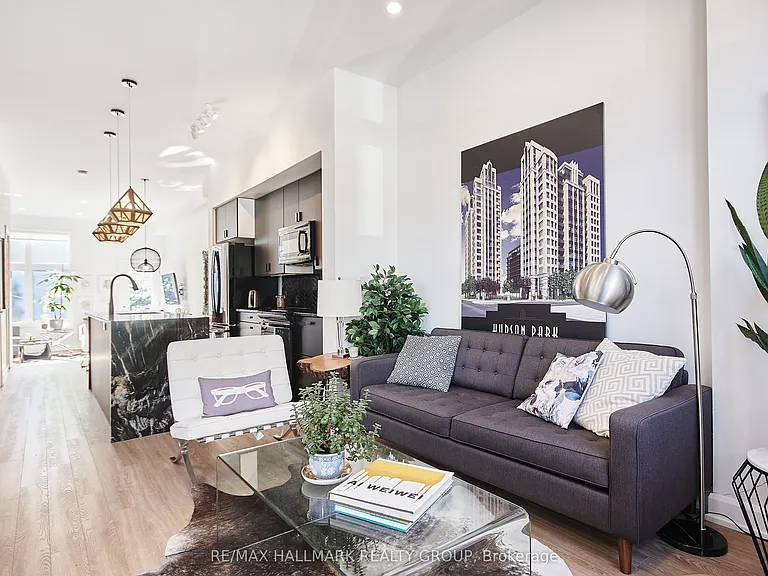 144 Florence St — Photo 4