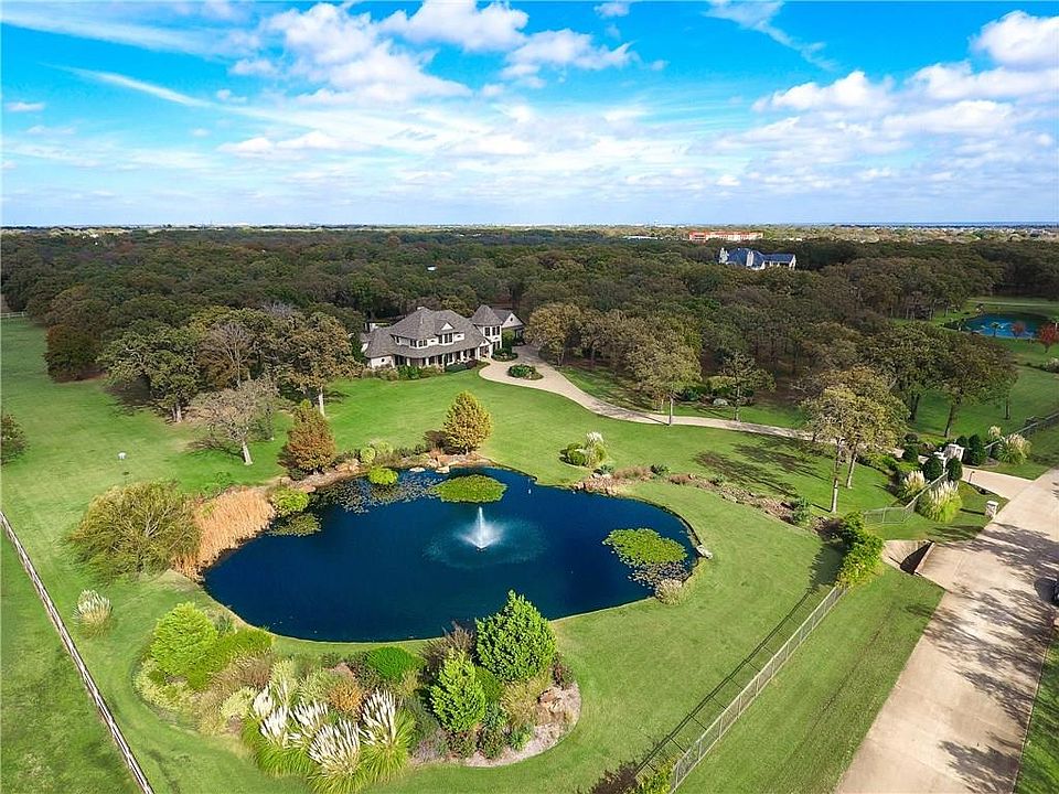 1st image of 5 Woodland Dr