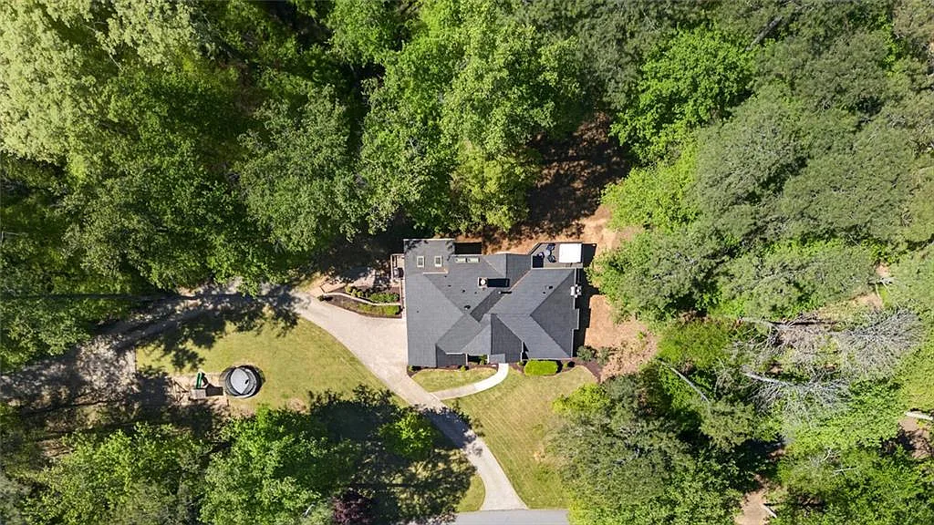 5 bed, 4.5 bath, 3207 sqft, $5,500 — Photo 2