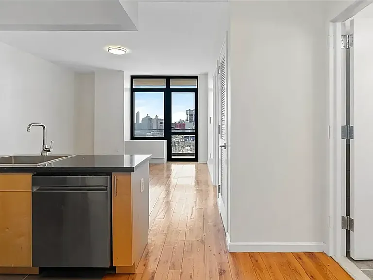 34-46 Vernon Blvd #E300 — Photo 5
