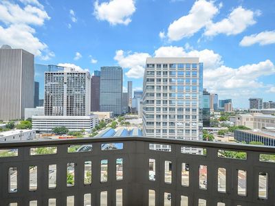 2016 Main St APT 1109, Houston, TX, 77002