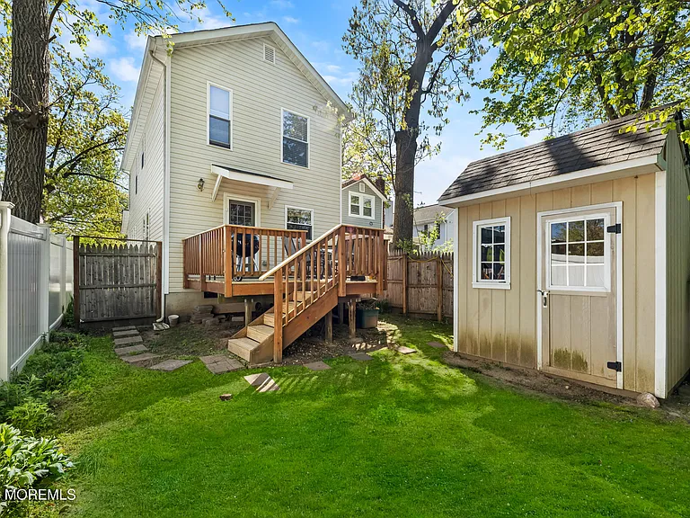 105 Wayside Dr — Photo 31