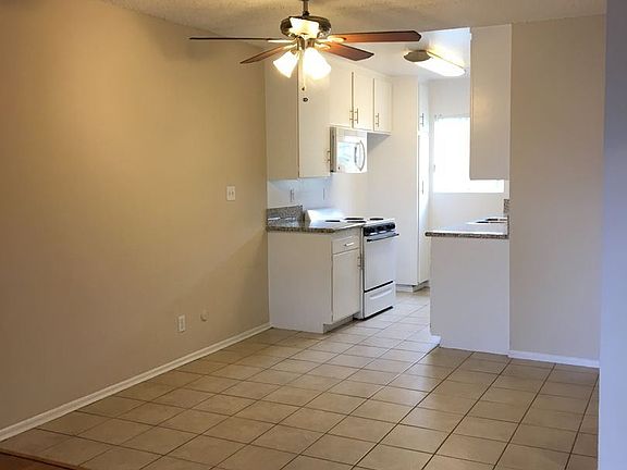 5th image of 20353 Saticoy St APT 8