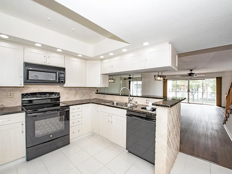 14674 Seminole Trl — Photo 4