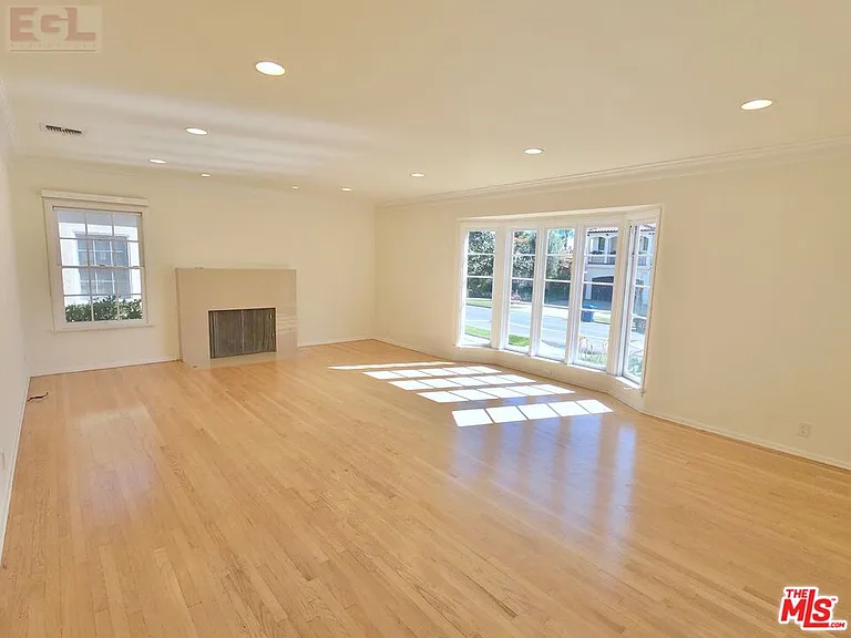 10749 Wellworth Ave — Photo 26
