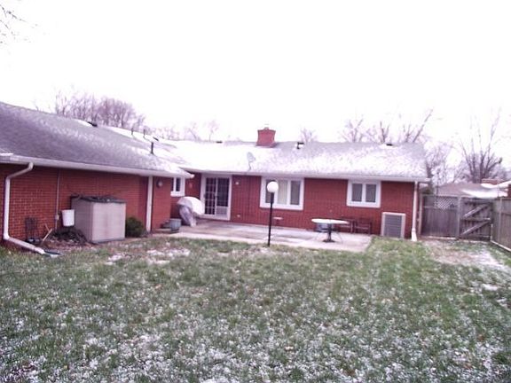3rd image of 3915 Greenview Dr