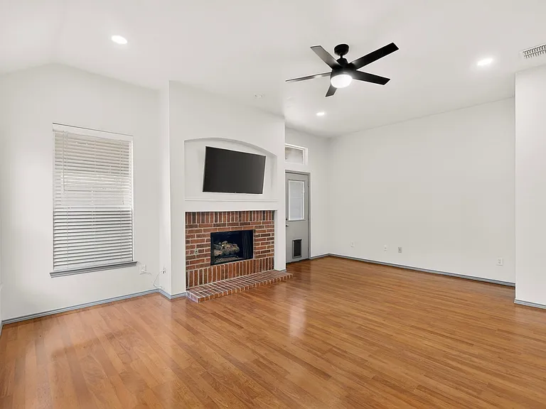 1409 Clear Creek Dr — Photo 15