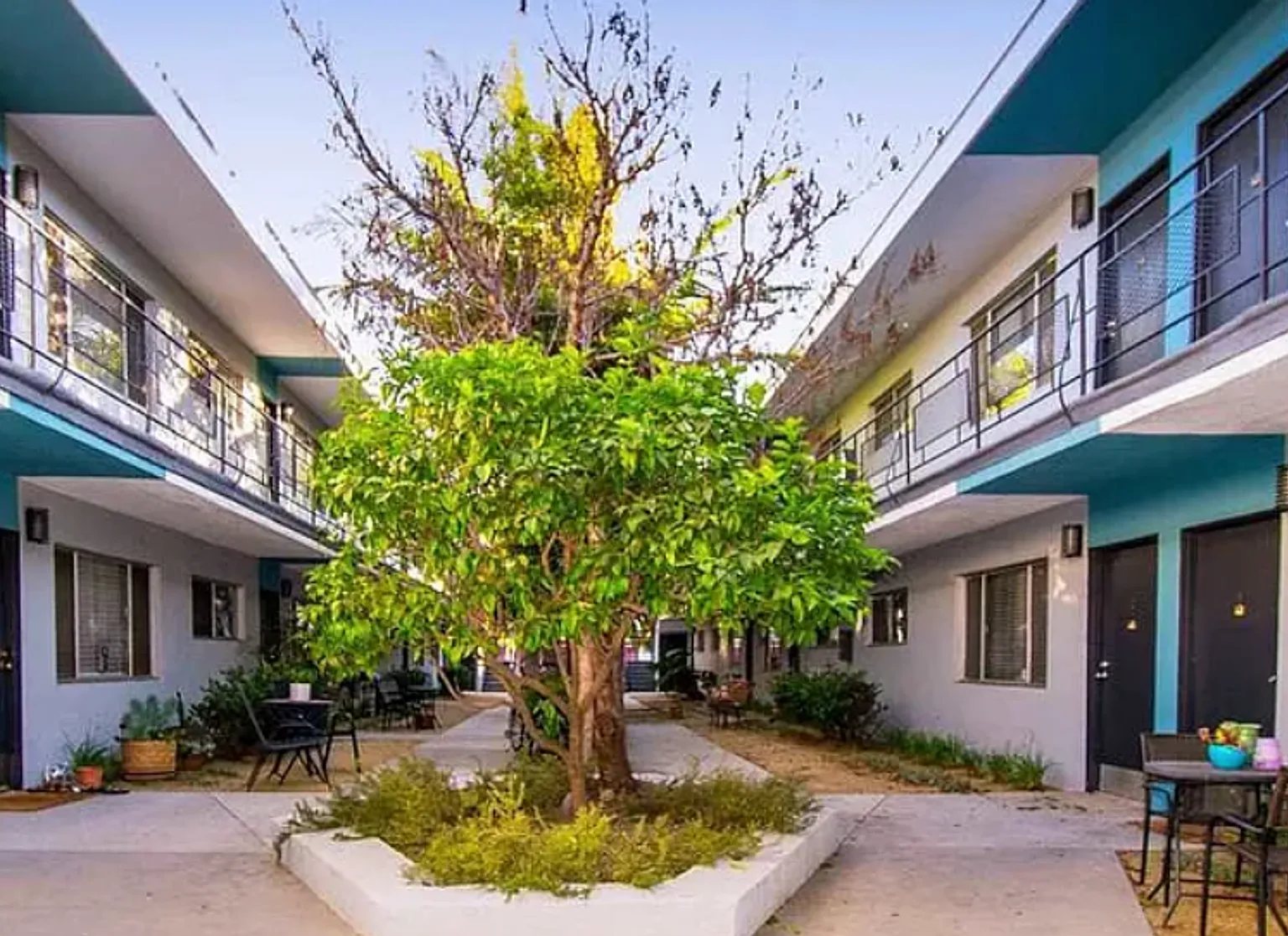 2727 Abbot Kinney Apartments, Venice CA — Photo 1