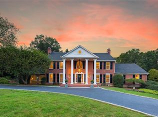 8 Moss Ledge Rd, Westport, CT 06880