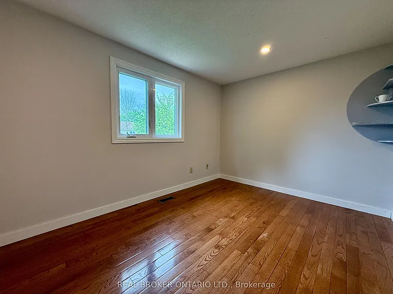 93 Melanie Cres — Photo 21