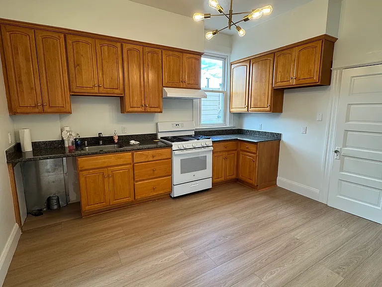 2344 Jones St #B — Photo 3