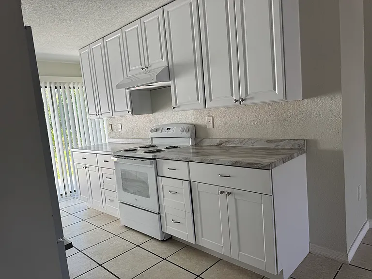 28425 Chinquapin Dr #B — Photo 7