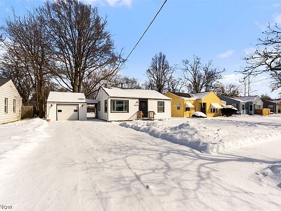 2nd image of 2401 Greenvale Rd