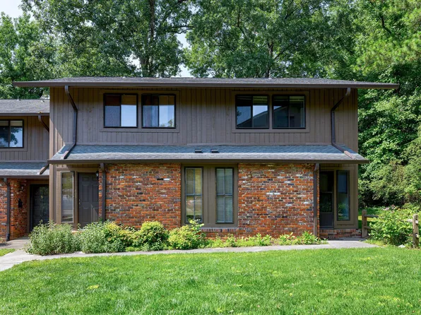 606 Oak Tree Dr, Chapel Hill, NC 27517