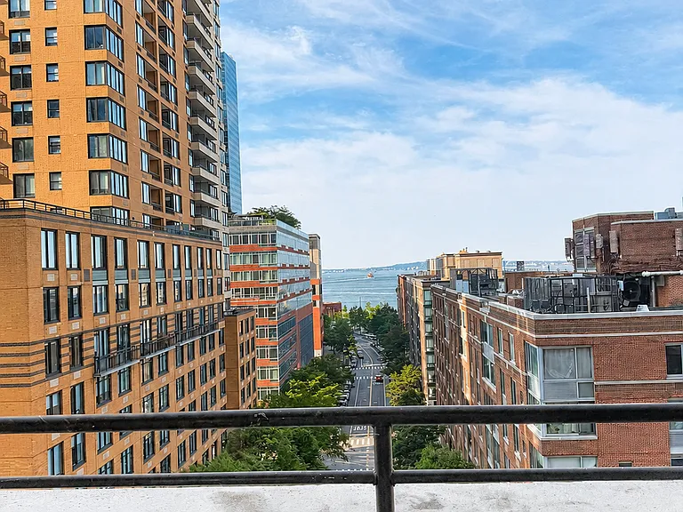 200 Rector Pl #11F — Photo 8